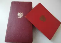 Złoty Krzyż Zasługi PRL (medal) + pudełko + legitymacja — ujęcie 4
