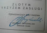 Złoty Krzyż Zasługi PRL (medal) + pudełko + legitymacja — ujęcie 5
