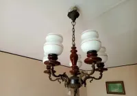 Żyrandol mosiężny — ujęcie 2