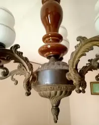 Żyrandol mosiężny — ujęcie 3