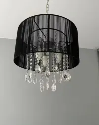 Żyrandol z kryształkami, glamour — ujęcie 2