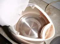 Czajnik elektryczny Apollo 2,3l (sprawny, z wadami, raczej na części) - rezerwacja — ujęcie 3