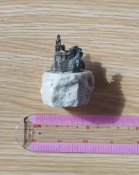 Pamiątka z krakowa, figurka z metalu i kamienia — ujęcie 5