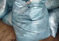 Ścinki materiałowe w workach — ujęcie 2
