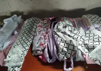 Ścinki materiałowe w workach — ujęcie 3