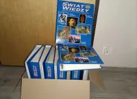 Świat Wiedzy 11 segregatorów - gratis - odbiór dziś (wtorek) — ujęcie 2