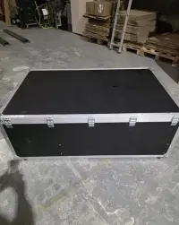 Kufer transportowy flight case na kółkach (4 sztuki) — ujęcie 2
