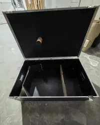 Kufer transportowy flight case na kółkach (4 sztuki) — ujęcie 3