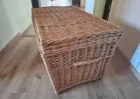 Duży wiklinowy kufer — ujęcie 2