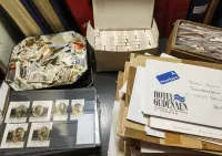 34.Pełny karton przeprowadzkowy filatelistyki 19 albumów/ klaserów 25kg — ujęcie 3
