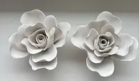 Porcelanowe białe róże — ujęcie 3