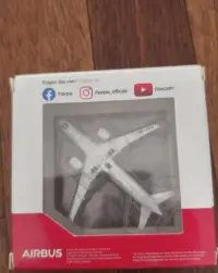 Airbus A220-300 SWISS International Air Lines - Herpa 1/500 — ujęcie 3
