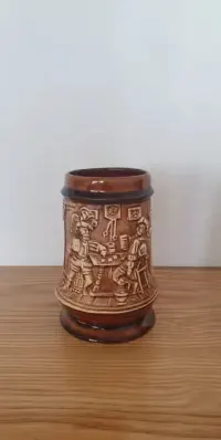 Ceramiczny kufel do piwa wygląd drewna Boleslawiec — ujęcie 4