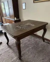 Drewniany  stół do renowacji — ujęcie 3