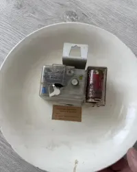 Fajansowy zegar ścienny PRL Metron – ręcznie malowany kobalt vintage — ujęcie 3