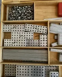 Klocki metalowe CONSTRUCTION 1600 elementów 1957 - 1966 — ujęcie 3