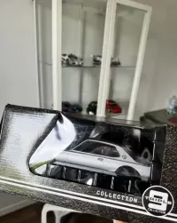 Model 1/18 Nissan Skyline GT-R Triple 9 — ujęcie 3