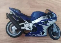 Model motoru Yamaha 1:18 — ujęcie 3