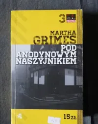 Pod Anodynowym naszyjnikiem-Martha Grimes — ujęcie 4