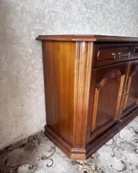 Zestaw mebli komoda, stół oraz witryny — ujęcie 3
