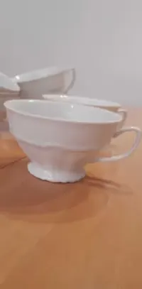 Stara porcelana z Bogucic Filiżnki z PRL - u — ujęcie 2
