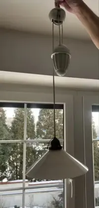 Stara przedwojenna porcelanowa lampa — ujęcie 2