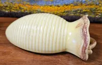 Stary, ceramiczny wazon scienny — ujęcie 3
