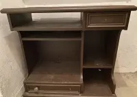 Szafka z litego drewna do renowacji — ujęcie 2