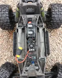 Traxxas X-Maxx 8S – Potężna terenówka RC po dużym serwisie i ulepszeniach — ujęcie 4
