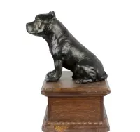 Amerykański Staffordshire terrier niska urna z siedzącą figurką z żywicy Art-Dog — ujęcie 4
