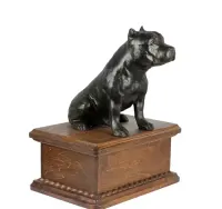 Amerykański Staffordshire terrier niska urna z siedzącą figurką z żywicy Art-Dog — ujęcie 5