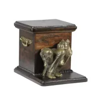 Amerykański Staffordshire terrier urna wykonana z drewna z psem Art-Dog — ujęcie 2