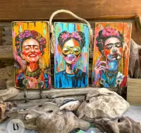 Driftwood | FRIDA z gumą balonową, obraz na desce z podłogi MOLO w Orłowie | LUKI SZTUKI — ujęcie 2