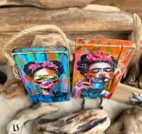 Driftwood | FRIDA z gumą balonową, obraz na desce z podłogi MOLO w Orłowie | LUKI SZTUKI — ujęcie 3