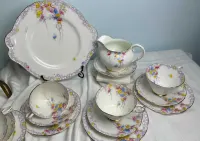Królewska porcelana PARAGON „Summer Roses” z lat 30. – Unikatowy wzór kwiatowy (18 elementów) — ujęcie 3