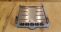 Ramka tablicy rejestracyjnej Ursus 190x150mm polerowana stal nierdzewn — ujęcie 3
