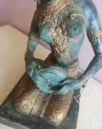 Rzezba Tajskie bustwo — ujęcie 2