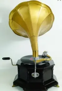 Sprawny gramofon patefon okuty mosiądzem + płyta i igly — ujęcie 3