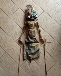 Stara oryginalna teatralna indonezyjska lalka Wayang Golek — ujęcie 2