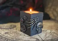 Świecznik na podgrzewacze w stylu dark gothic — ujęcie 3