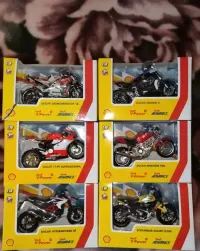 Zestaw Kolekcja modele Shell Ferrari Bmw Ducati 1:43 1:18 — ujęcie 2