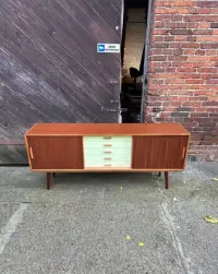 Duńska szafka / kredens / komoda / sideboard klasyczny mahoniowy 80s — ujęcie 2