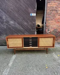 Duńska szafka / kredens / komoda / sideboard klasyczny tekowy — ujęcie 2