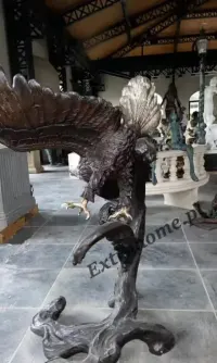 Orzeł z brązu w locie - atak. h180cm — ujęcie 3