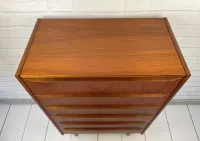 Piękna duńska komoda tekowa lata 60 – Mid-Century Modern, Vintage, PRL, skandynawski design – 6 szuflad, drewniana, po renowacji — ujęcie 3