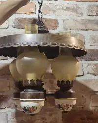 Elegancka lampa z ceramiką — ujęcie 2