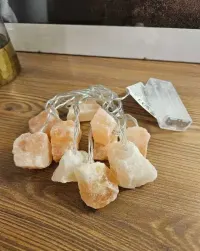 Girlanda LED z kamieniami solnymi — ujęcie 3