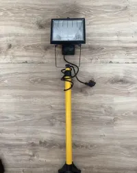 Halogen budowlany 500W na statywie Volteno — ujęcie 3