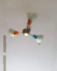 Kolorowa trójramienna lampa żyrandol lata 60 — ujęcie 3