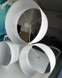 Lampa biale klosze — ujęcie 2
